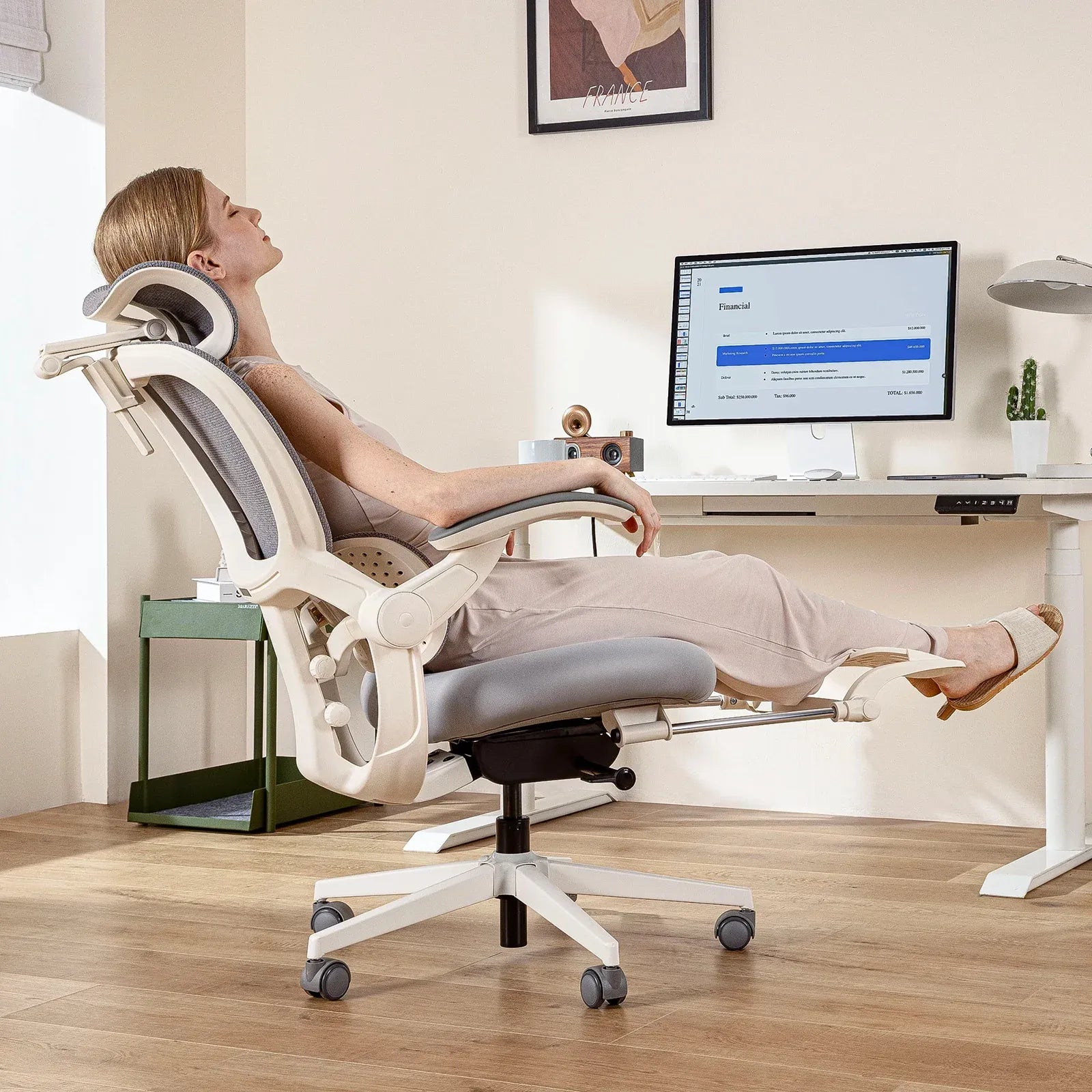 Hinomi Q2 Ergonomic Office Chair with Footrest